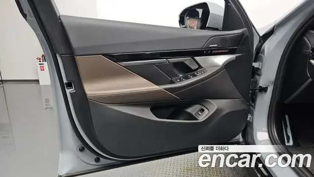 BMW 5 Series 2024 — Photo 22/35