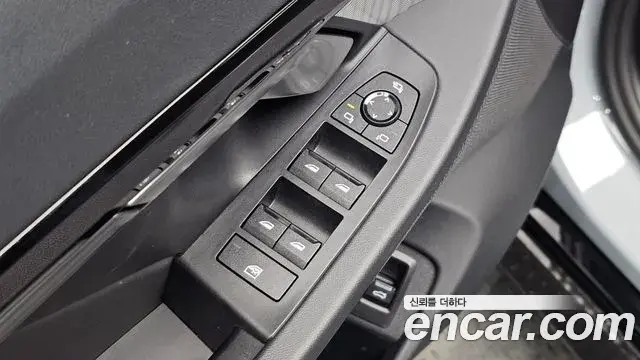 BMW 5 Series 2024 — Photo 10/35