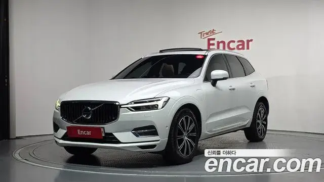 Volvo XC60 2018 — Фото 10/20