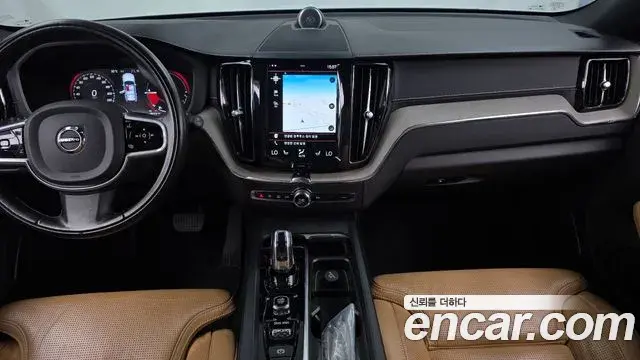 Volvo XC60 2018 — Фото 14/20