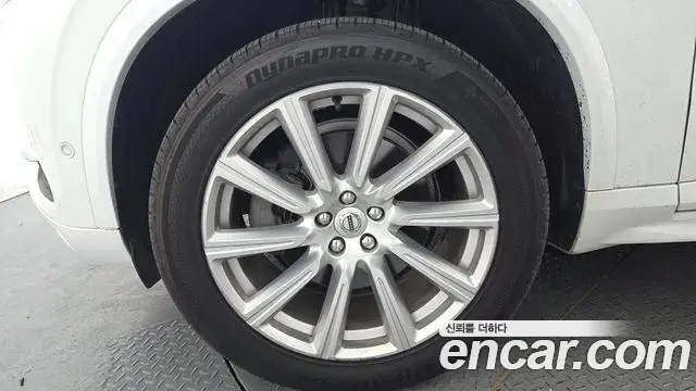 Volvo XC90 2019 — Şəkil 27/35