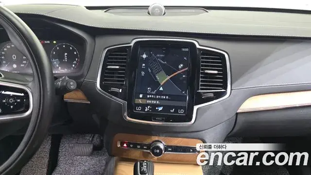 Volvo XC90 2019 — Şəkil 22/35