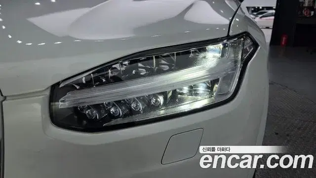 Volvo XC90 2019 — Şəkil 30/35