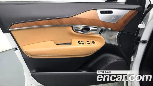 Volvo XC90 2019 — Şəkil 21/35