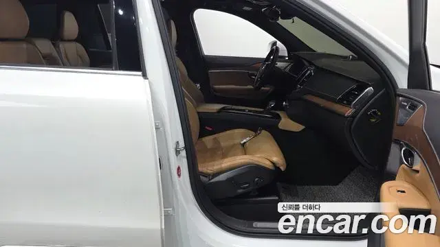 Volvo XC90 2019 — Şəkil 13/35