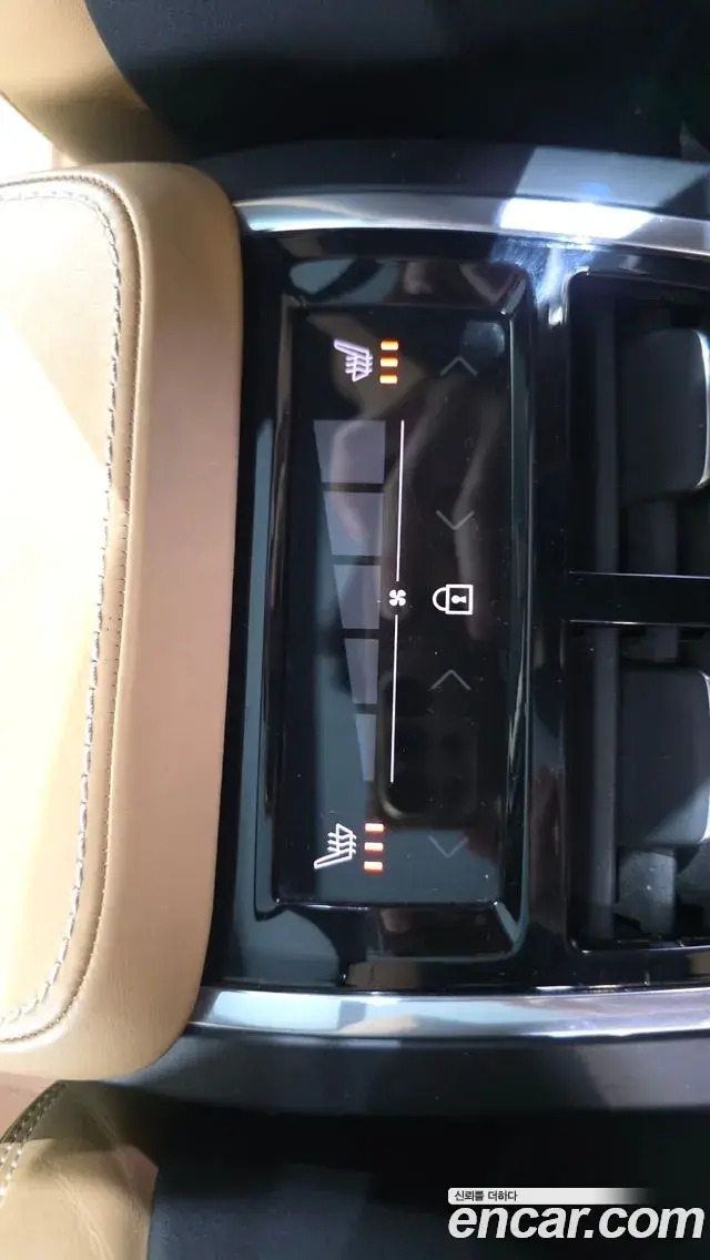 Volvo XC90 2019 — Şəkil 34/35