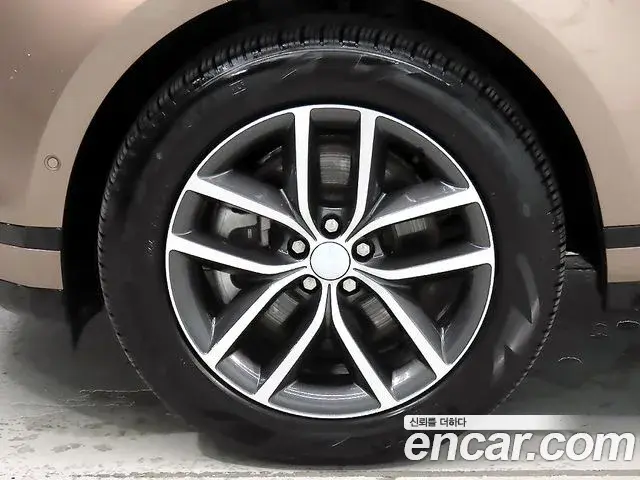 Land Rover Range Rover Evoque 2025 — ფოტო 10/20
