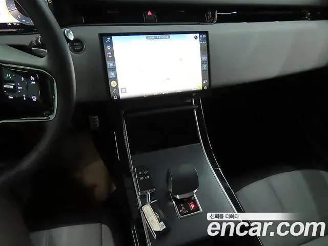 Land Rover Range Rover Evoque 2025 — ფოტო 11/20