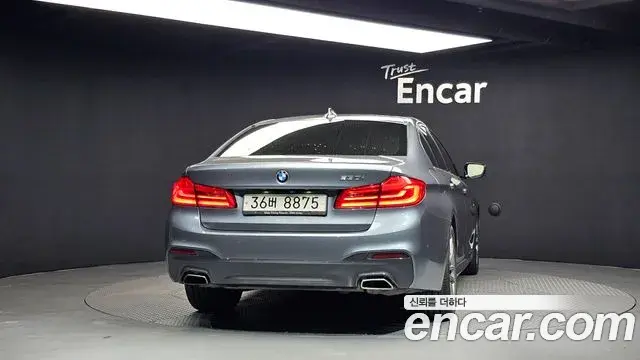 BMW 5 Series 2018 — Photo 9/20