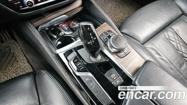BMW 5 Series 2018 — Photo 17/20