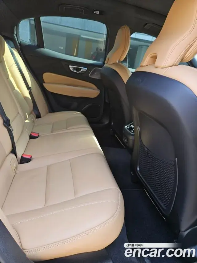 Volvo S60 2023 — ფოტო 15/16