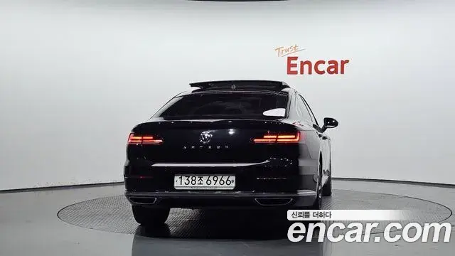 Volkswagen Arteon 2019 — Şəkil 14/31