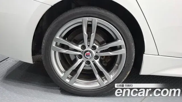 BMW 3 Series 2018 — Şəkil 13/20