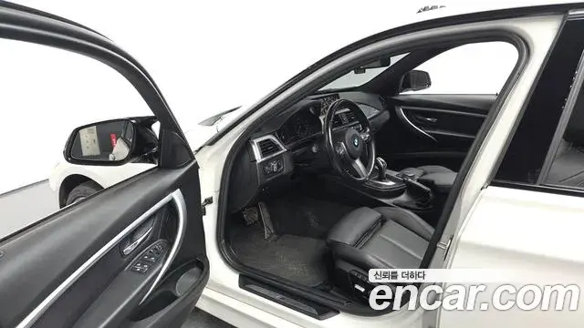 BMW 3 Series 2018 — Şəkil 18/20