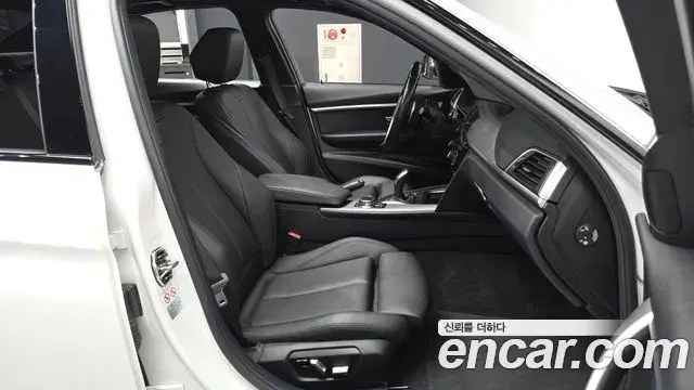 BMW 3 Series 2018 — Şəkil 16/20