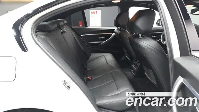BMW 3 Series 2018 — Şəkil 8/20