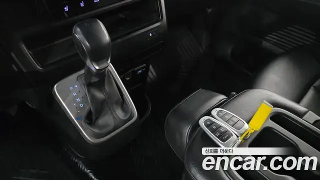Hyundai Staria 2023 — Фото 9/20
