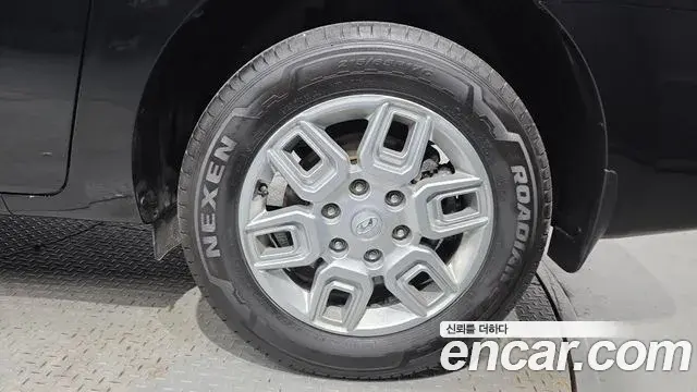 Hyundai Staria 2023 — ფოტო 28/30