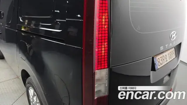Hyundai Staria 2023 — ფოტო 17/30