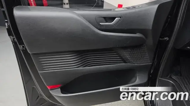 Hyundai Staria 2023 — ფოტო 18/30