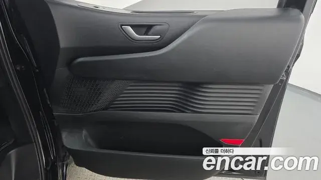Hyundai Staria 2023 — ფოტო 10/30