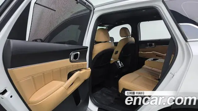 Kia Sorento 2022 — Photo 16/31