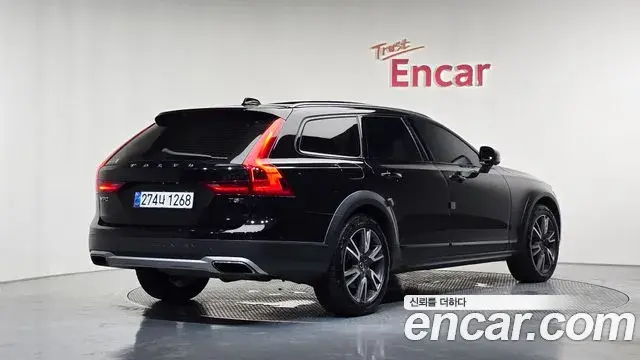 Volvo V90 Cross Country 2018 — Şəkil 22/32