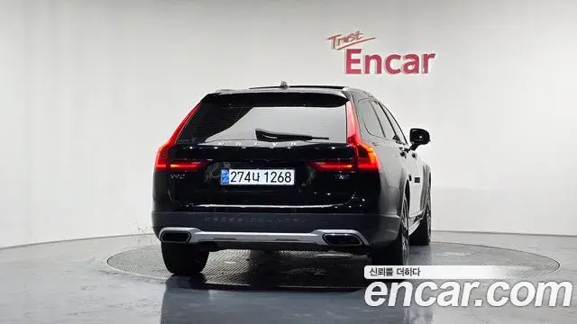 Volvo V90 Cross Country 2018 — Şəkil 20/32