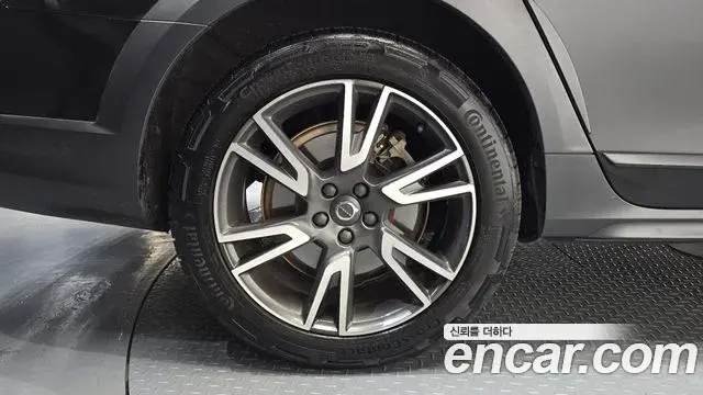 Volvo V90 Cross Country 2018 — Şəkil 12/32