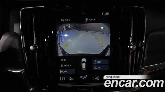 Volvo V90 Cross Country 2018 — Şəkil 21/32