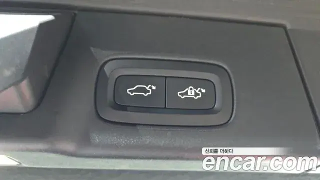 Volvo V90 Cross Country 2018 — Şəkil 16/32