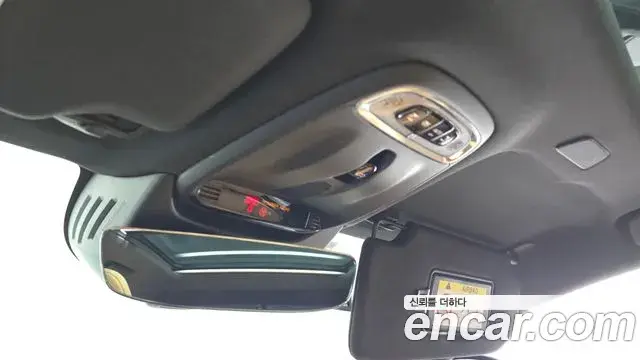Volvo V90 Cross Country 2018 — Şəkil 28/32