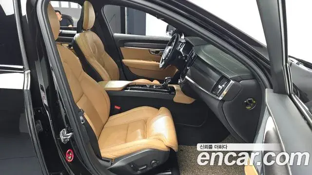 Volvo V90 Cross Country 2018 — Şəkil 10/32