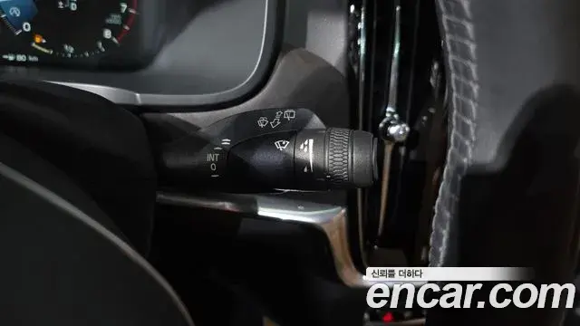 Volvo V90 Cross Country 2018 — Şəkil 19/32