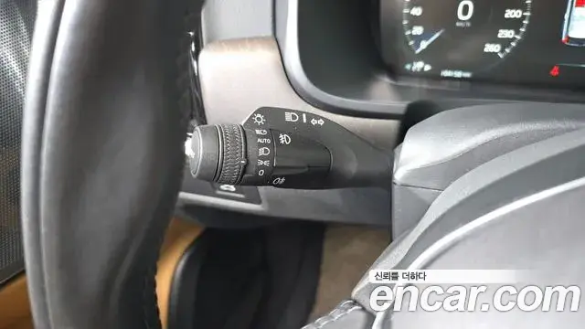 Volvo V90 Cross Country 2018 — Şəkil 25/32