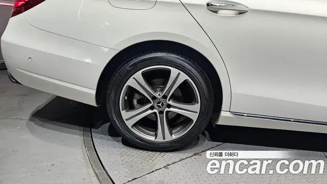 Mercedes-Benz E-Class 2019 — ფოტო 25/30