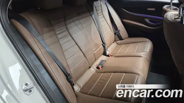 Mercedes-Benz E-Class 2019 — ფოტო 8/30