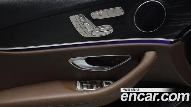 Mercedes-Benz E-Class 2019 — ფოტო 23/30