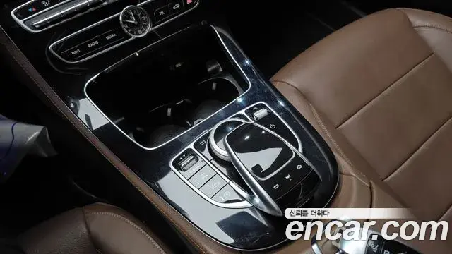 Mercedes-Benz E-Class 2019 — ფოტო 20/30