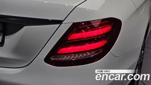 Mercedes-Benz E-Class 2019 — ფოტო 12/30