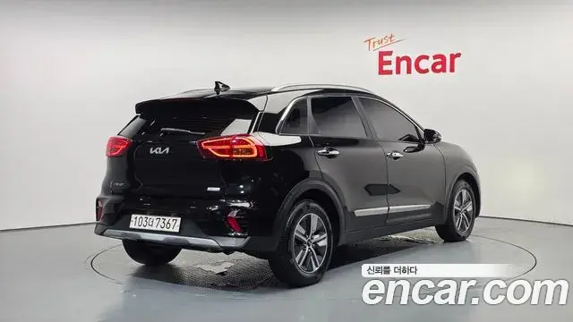 Kia Niro 2021 — Фото 2/20