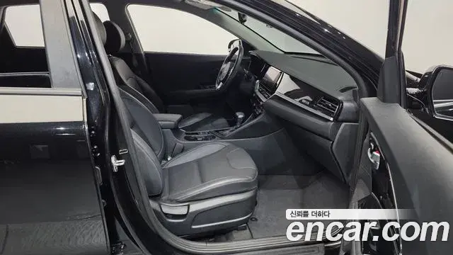 Kia Niro 2021 — Фото 11/20