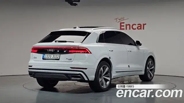 Audi Q8 2021 — ფოტო 20/37