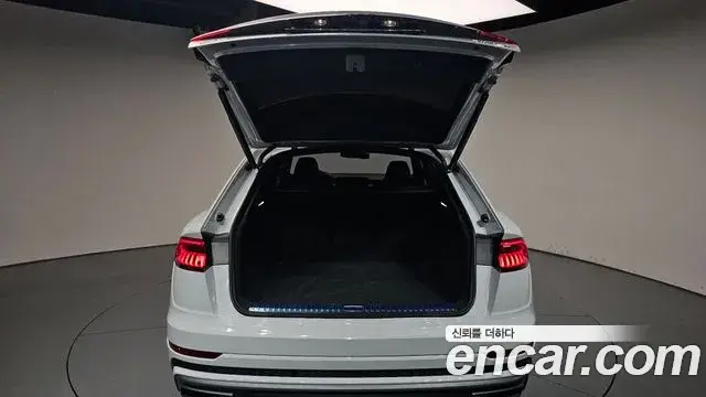 Audi Q8 2021 — ფოტო 15/37