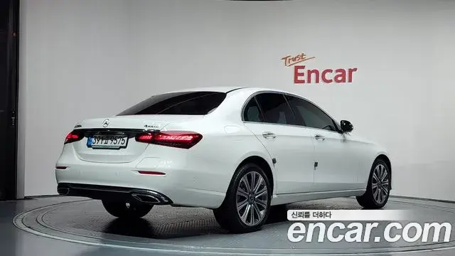 Mercedes-Benz E-Class 2023 — Фото 2/20