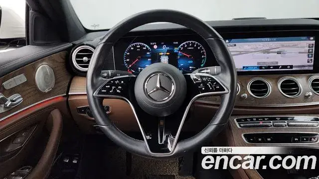 Mercedes-Benz E-Class 2023 — Фото 13/20