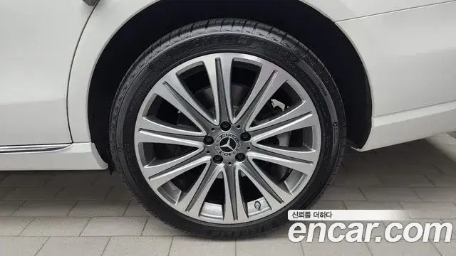 Mercedes-Benz E-Class 2023 — Şəkil 3/33