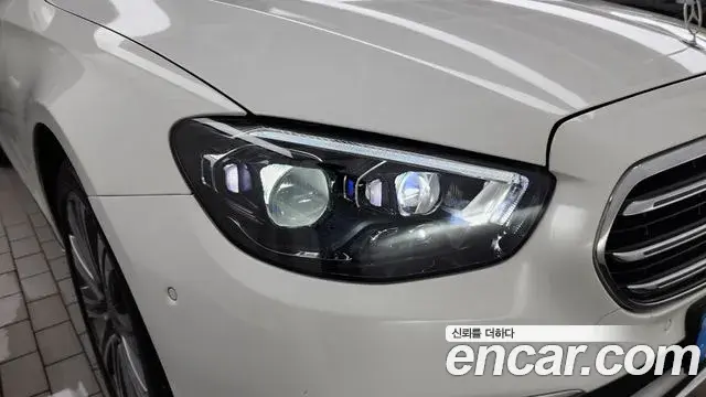 Mercedes-Benz E-Class 2023 — Şəkil 22/33
