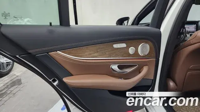 Mercedes-Benz E-Class 2023 — Şəkil 9/33