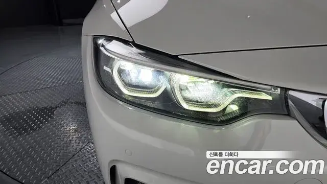 BMW 4 Series 2019 — Şəkil 23/30